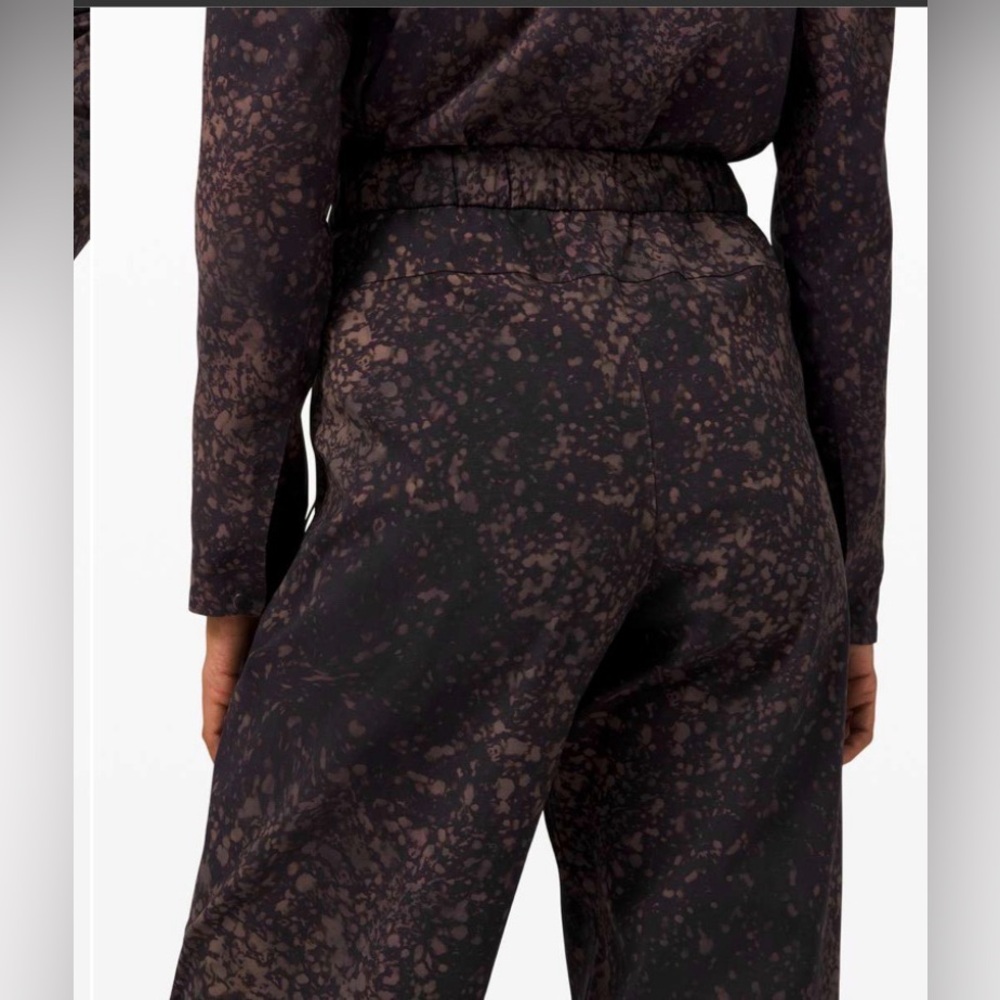 Lululemon Azal Jogger Print *lululemon lab
Planet Surface Ashen Rose Multi sz M